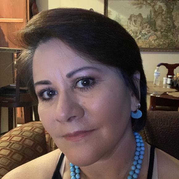 Poshmark profile picture for @luly